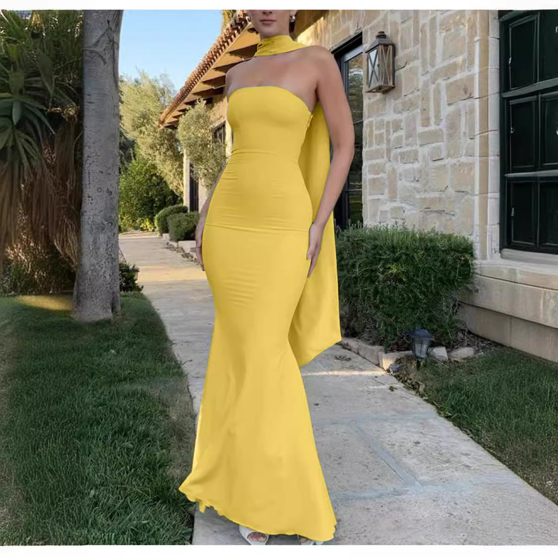 Valeria - Langes asymmetrisches Kleid mit zarten Transparenzen