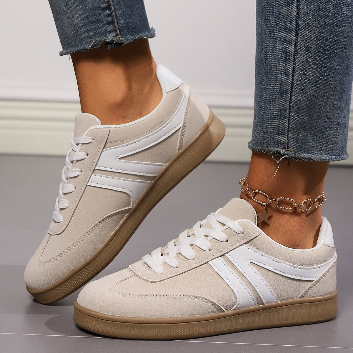 Nora - Gelbe Retro-Turnschuhe mit Schnürsenkeln und einzigartigem Stil