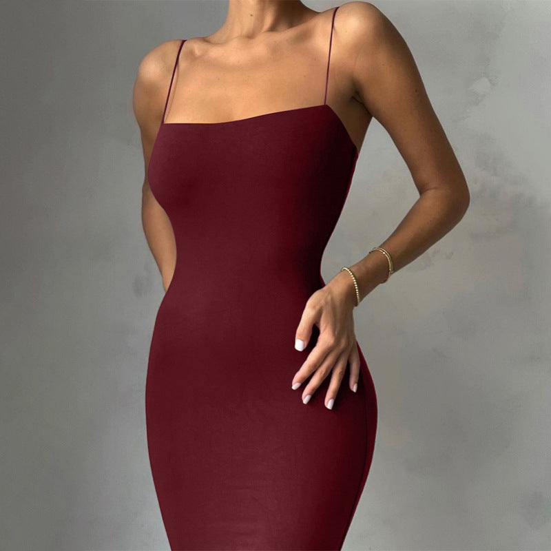 Laura - Tailliertes Midikleid mit schmalen Trägern und minimalistischem Stil
