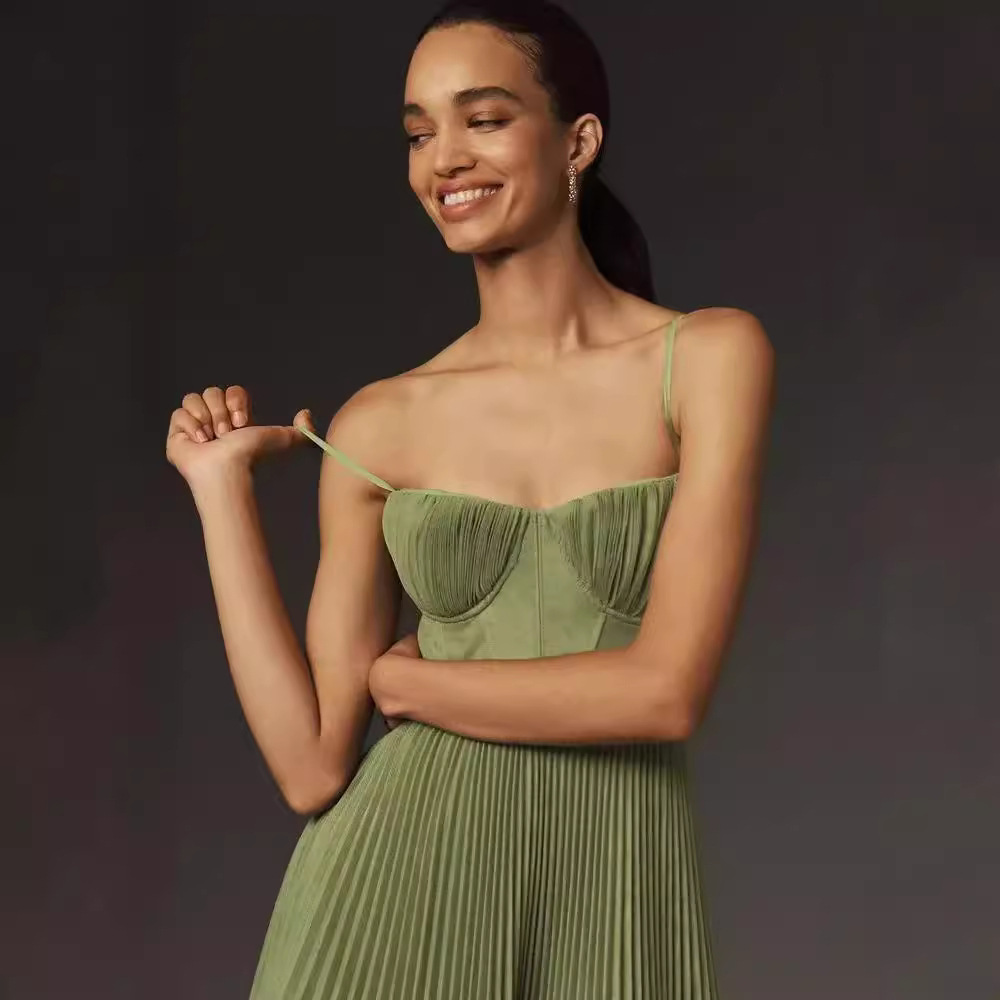 Elina - Plissiertes Maxikleid mit schmalen Trägern und elegantem Schnitt
