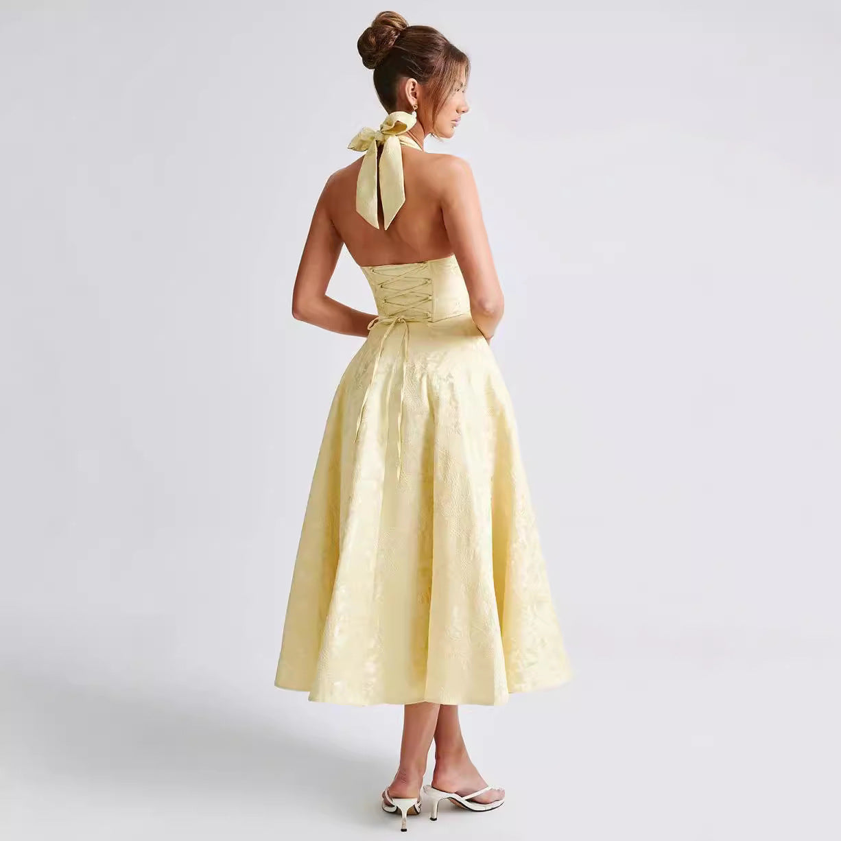 Julieta - Midikleid mit Neckholderausschnitt