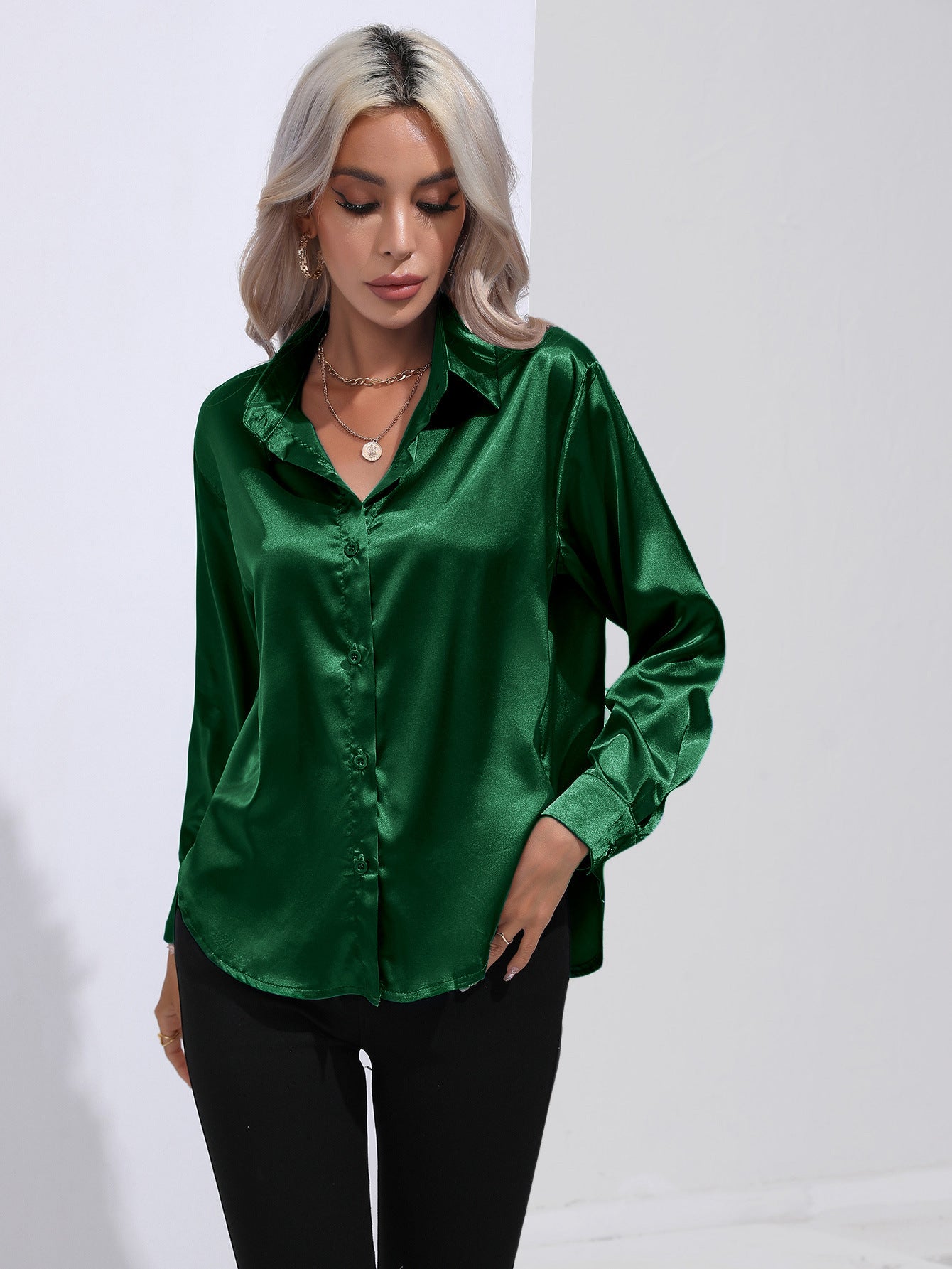 Luna - Langärmelige Satinbluse mit raffiniertem Touch