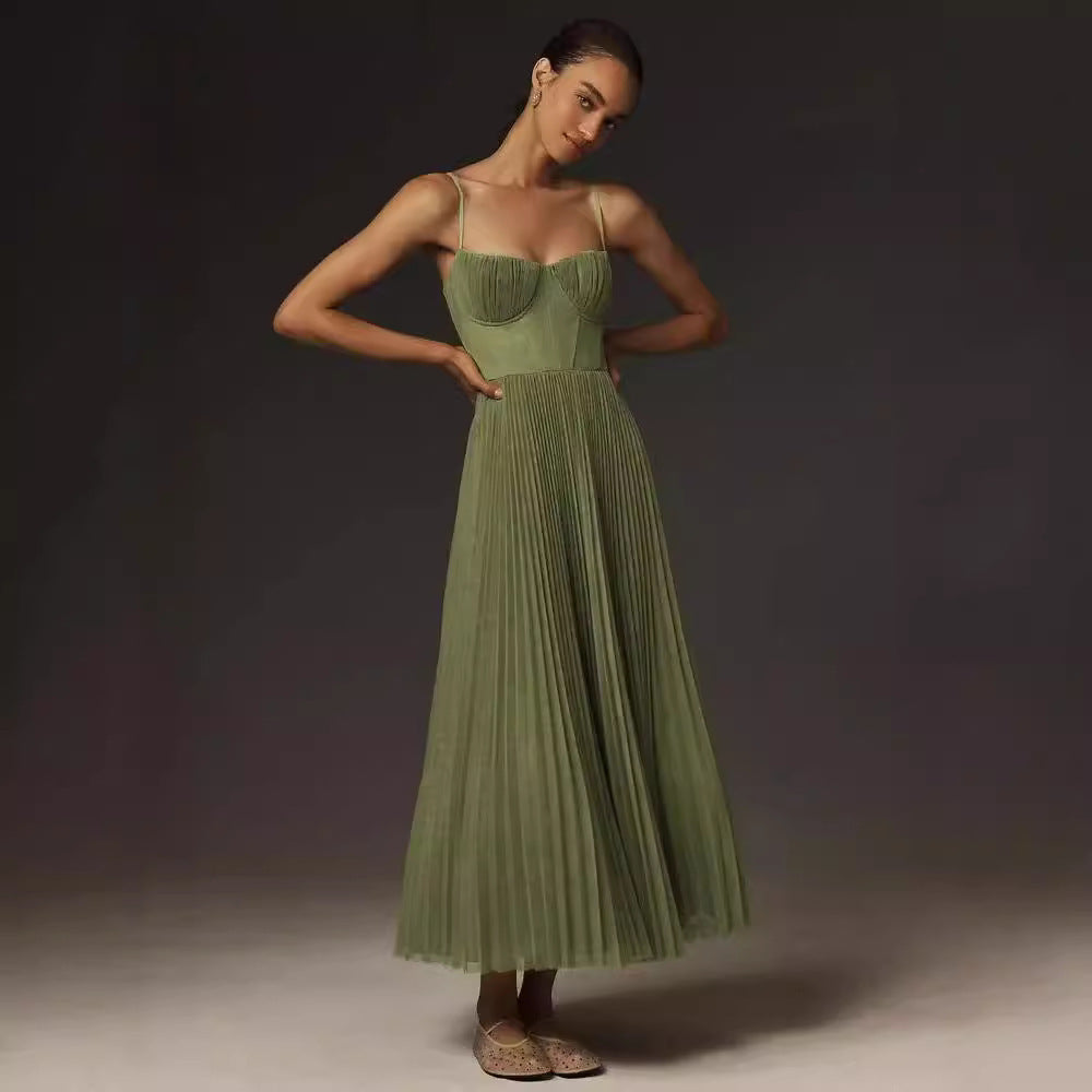 Elina - Plissiertes Maxikleid mit schmalen Trägern und elegantem Schnitt