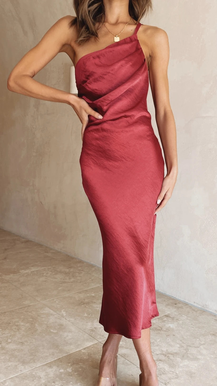 Sofia - Einschultriges Midikleid aus Satin mit eleganter Drapierung