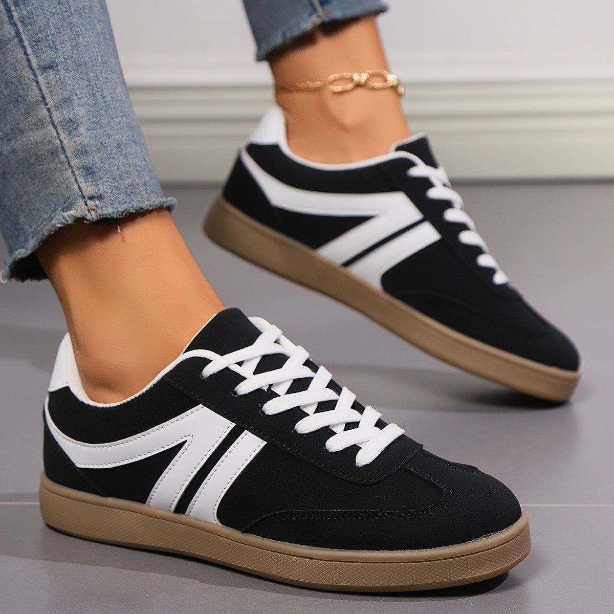 Nora - Gelbe Retro-Turnschuhe mit Schnürsenkeln und einzigartigem Stil