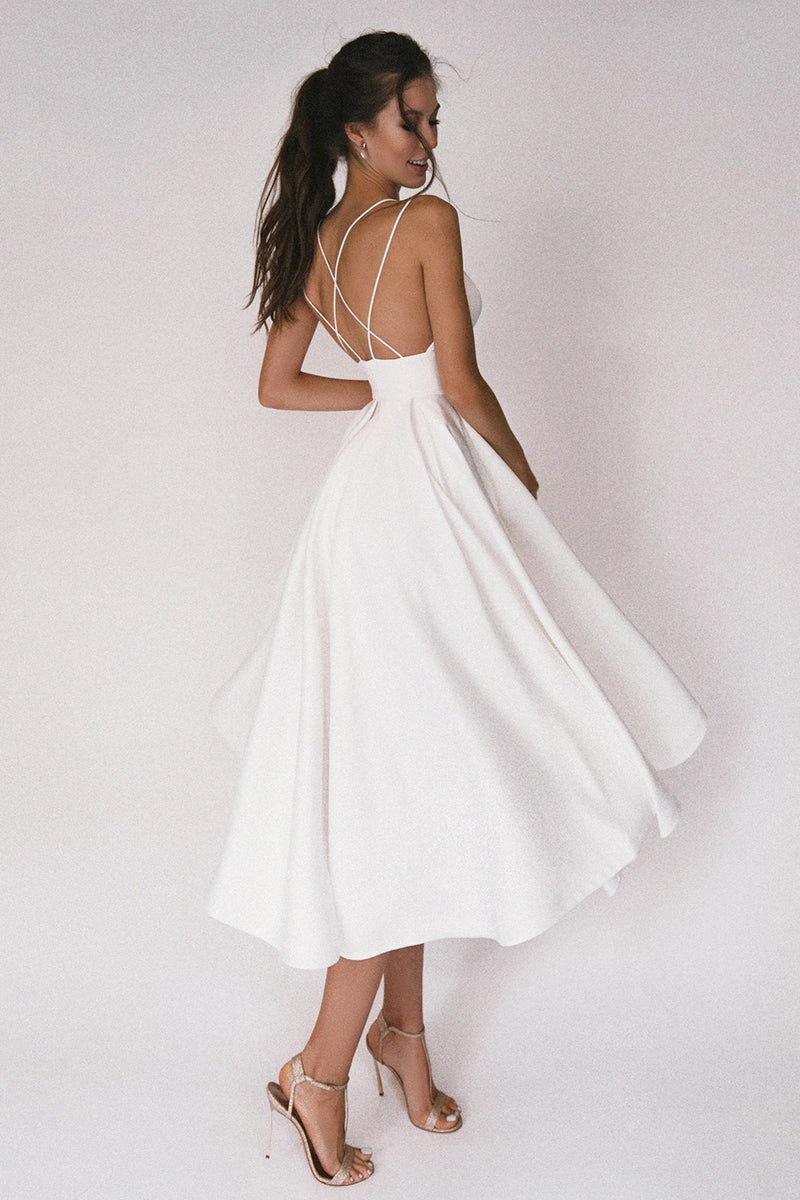 Stuttgart | Elegantes Kleid mit V-Ausschnitt und Trägern