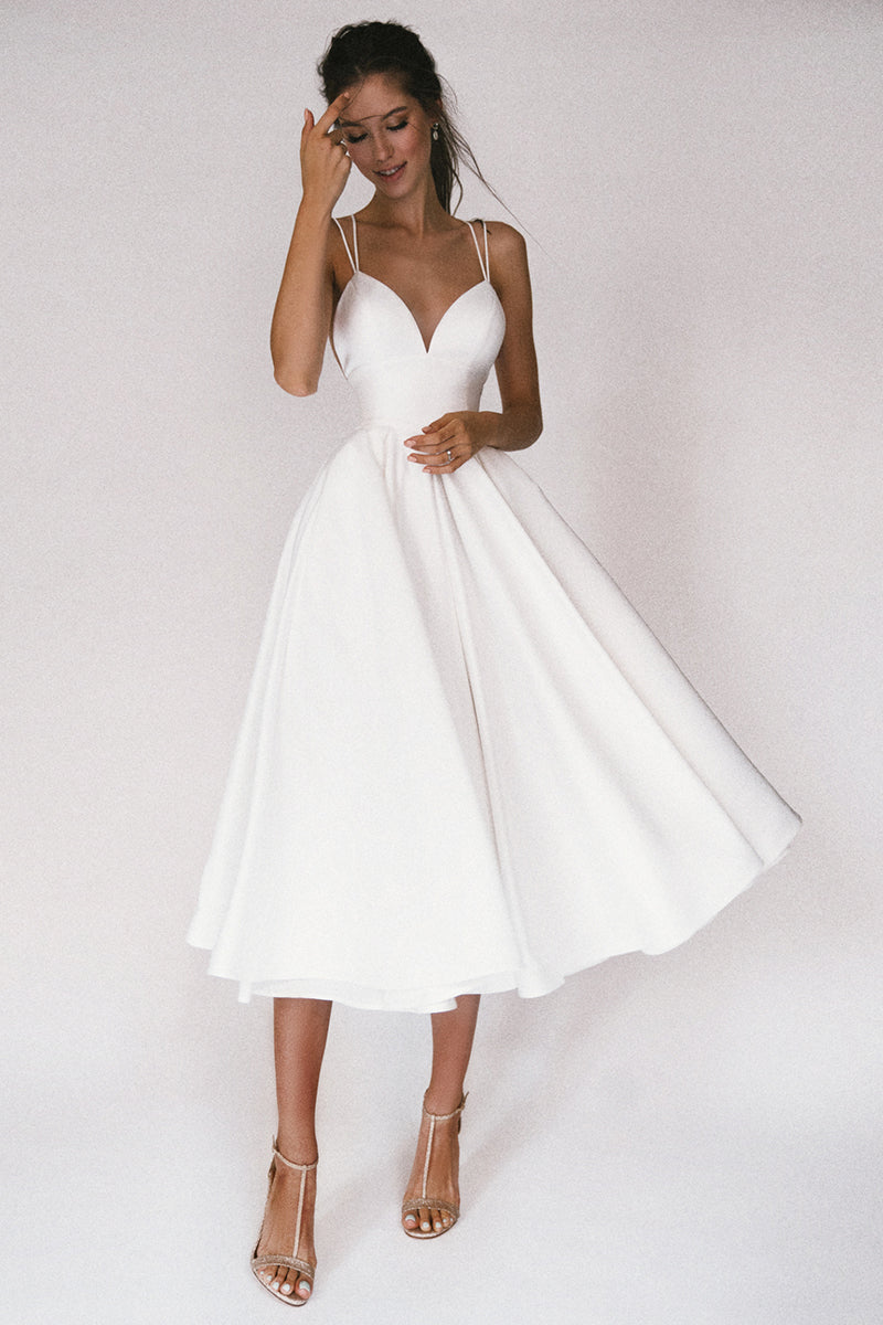 Stuttgart | Elegantes Kleid mit V-Ausschnitt und Trägern