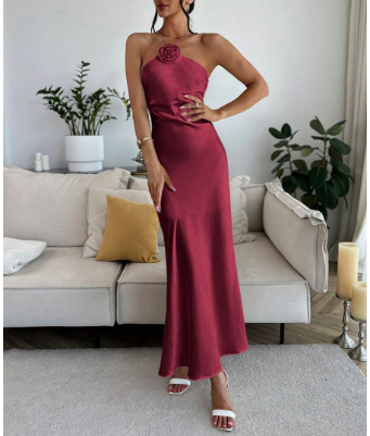 Daniela - Langes Satinkleid mit Blumendetails
