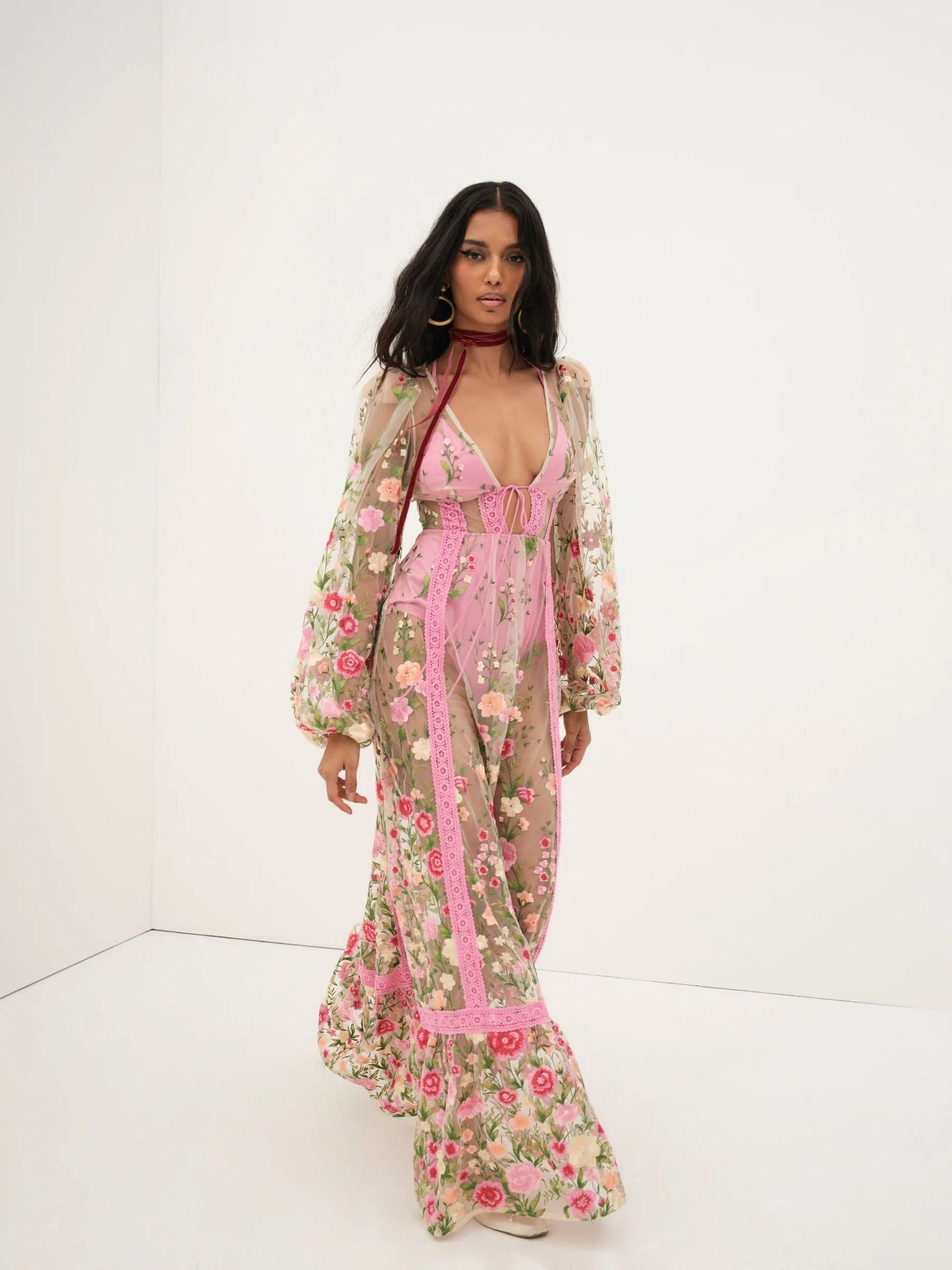 Sabrina - Maxikleid aus transparenter Spitze mit Blumenmuster