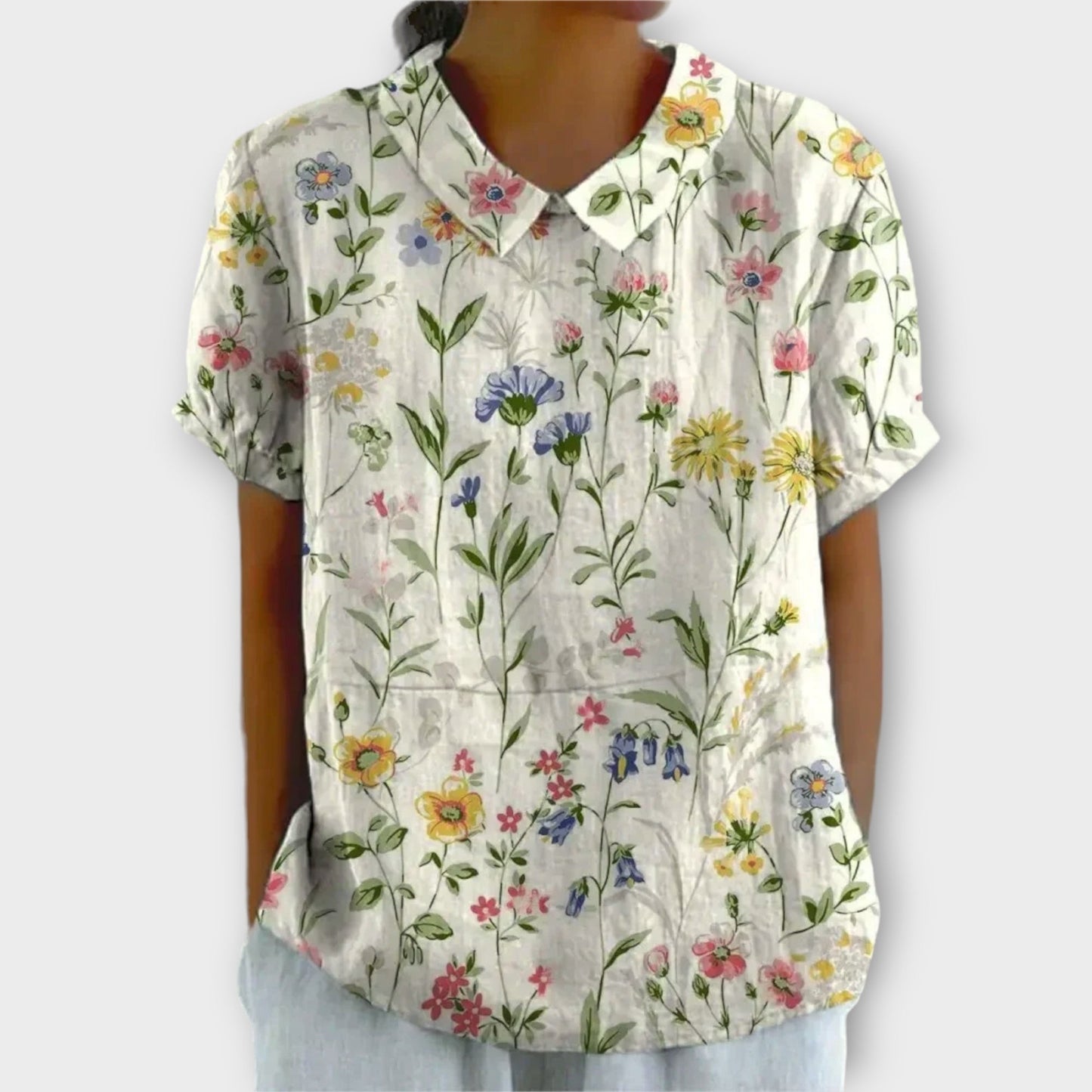 Lina - Sommer Damenbluse mit Blumenmuster und Kurzarm
