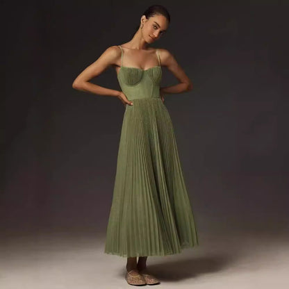 Elina - Plissiertes Maxikleid mit schmalen Trägern und elegantem Schnitt
