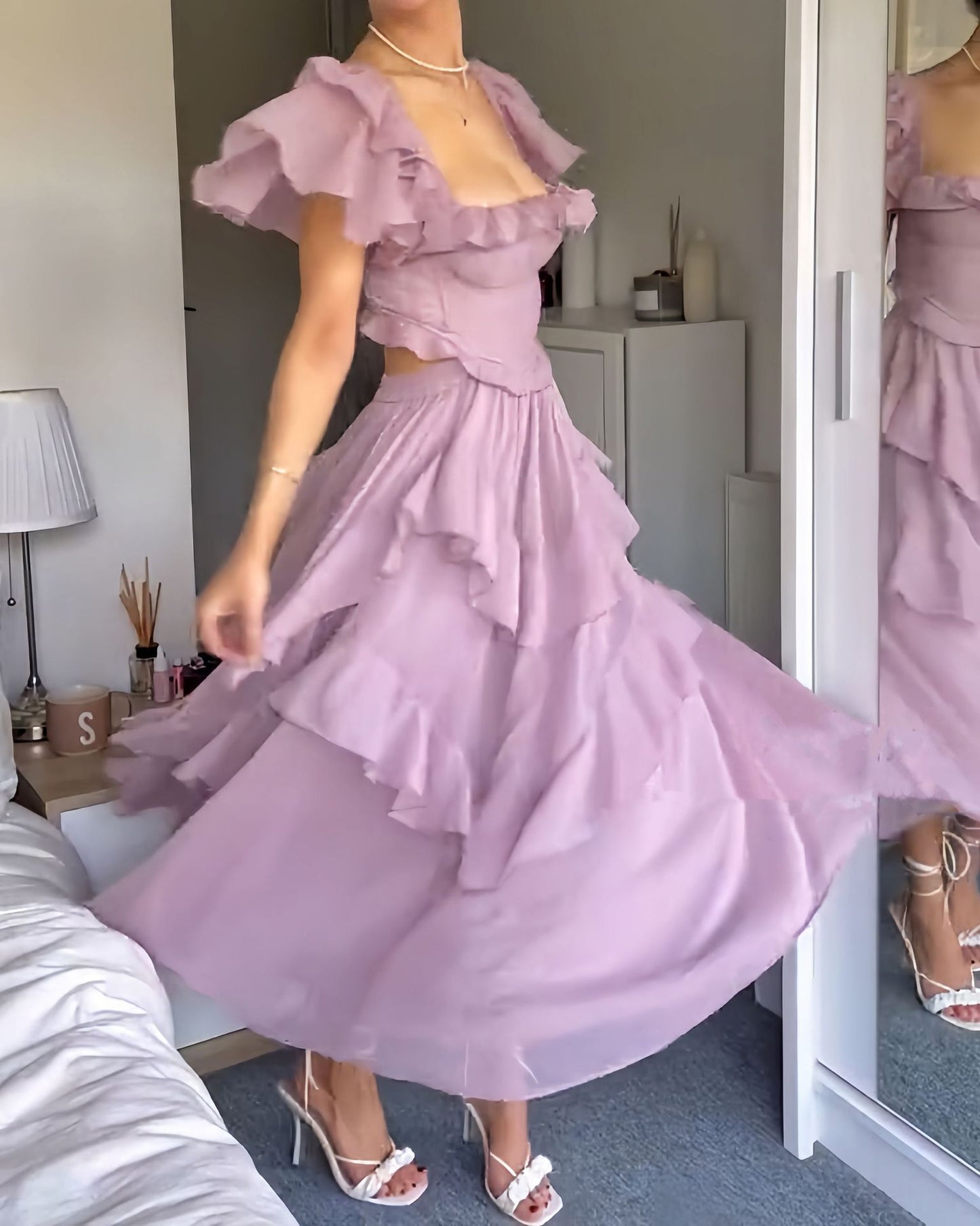 Ofelia | Plissee-Kleid mit Rüschen und Lotusblatt-Details für den Urlaub