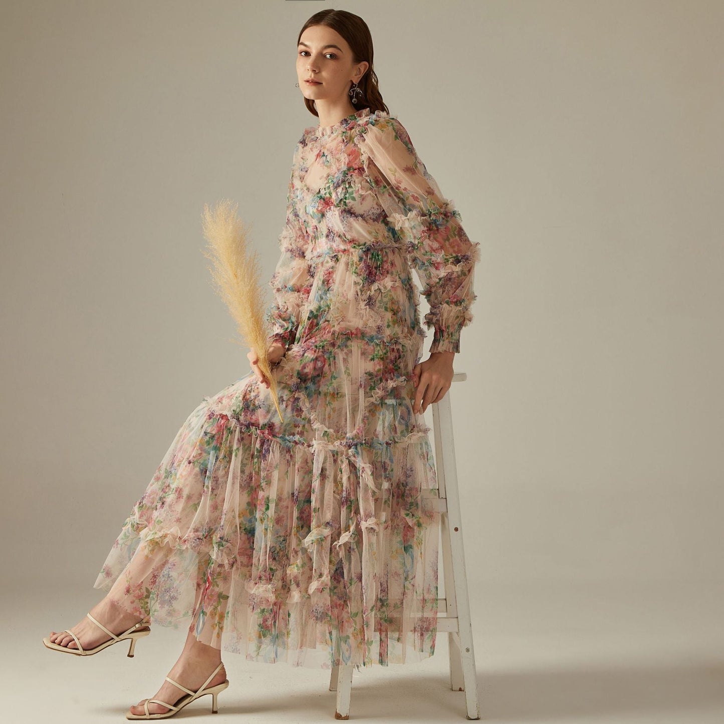 Viola - Durchsichtiges Maxikleid mit Blumenmuster für den Frühling