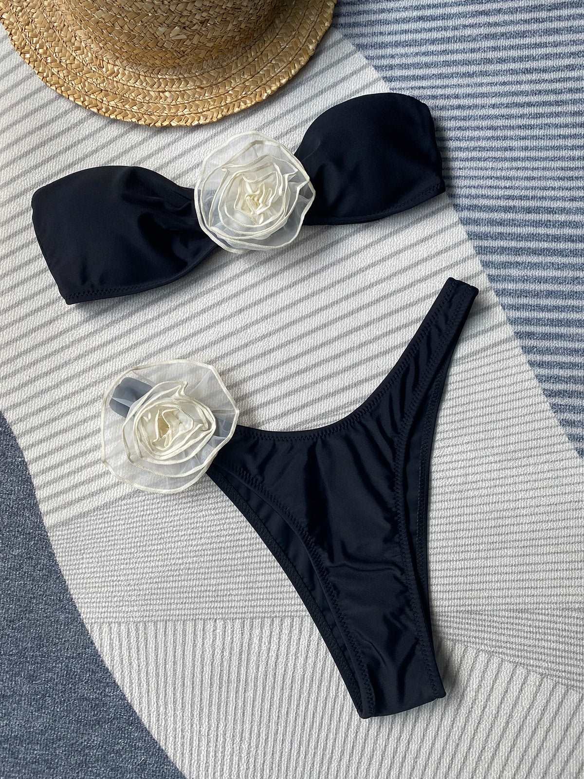 Stuttgart | Luxury Bandeau-Bikini-Set mit Blumenbesatz