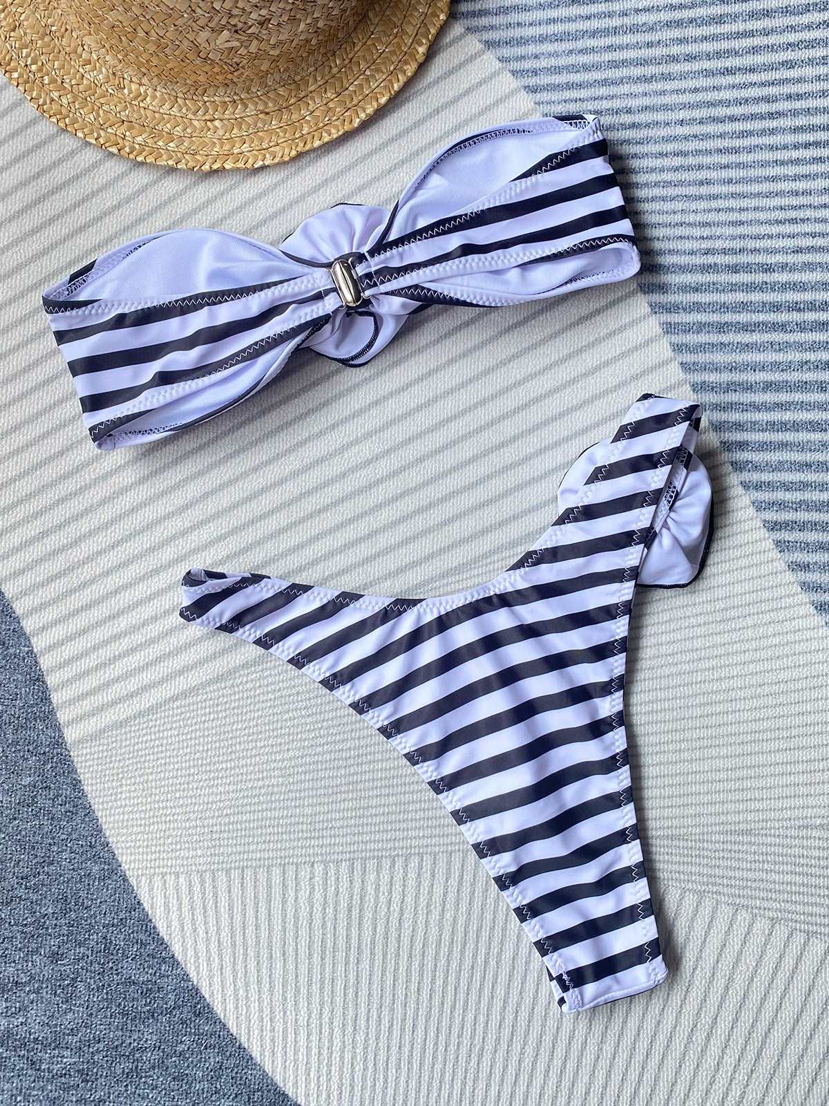 Stuttgart | Luxury Bandeau-Bikini-Set mit Blumenbesatz