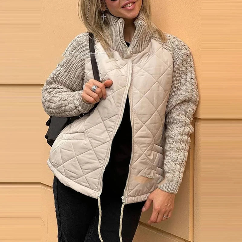 Mila | Modisch Steppjacke mit Strickärmeln für Frauen