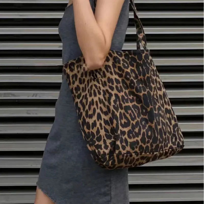 Stuttgart | Neueste Mode Leopard Handtasche