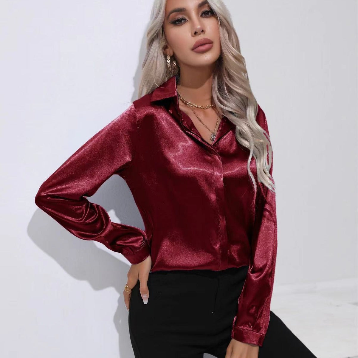 Luna - Langärmelige Satinbluse mit raffiniertem Touch