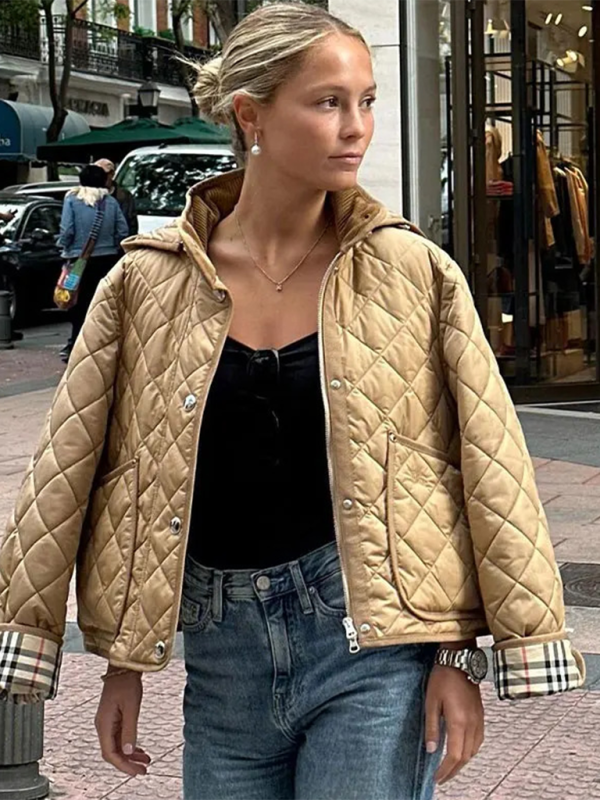 Emma | Damen-Steppjacke mit Karomuster-Details und Stehkragen